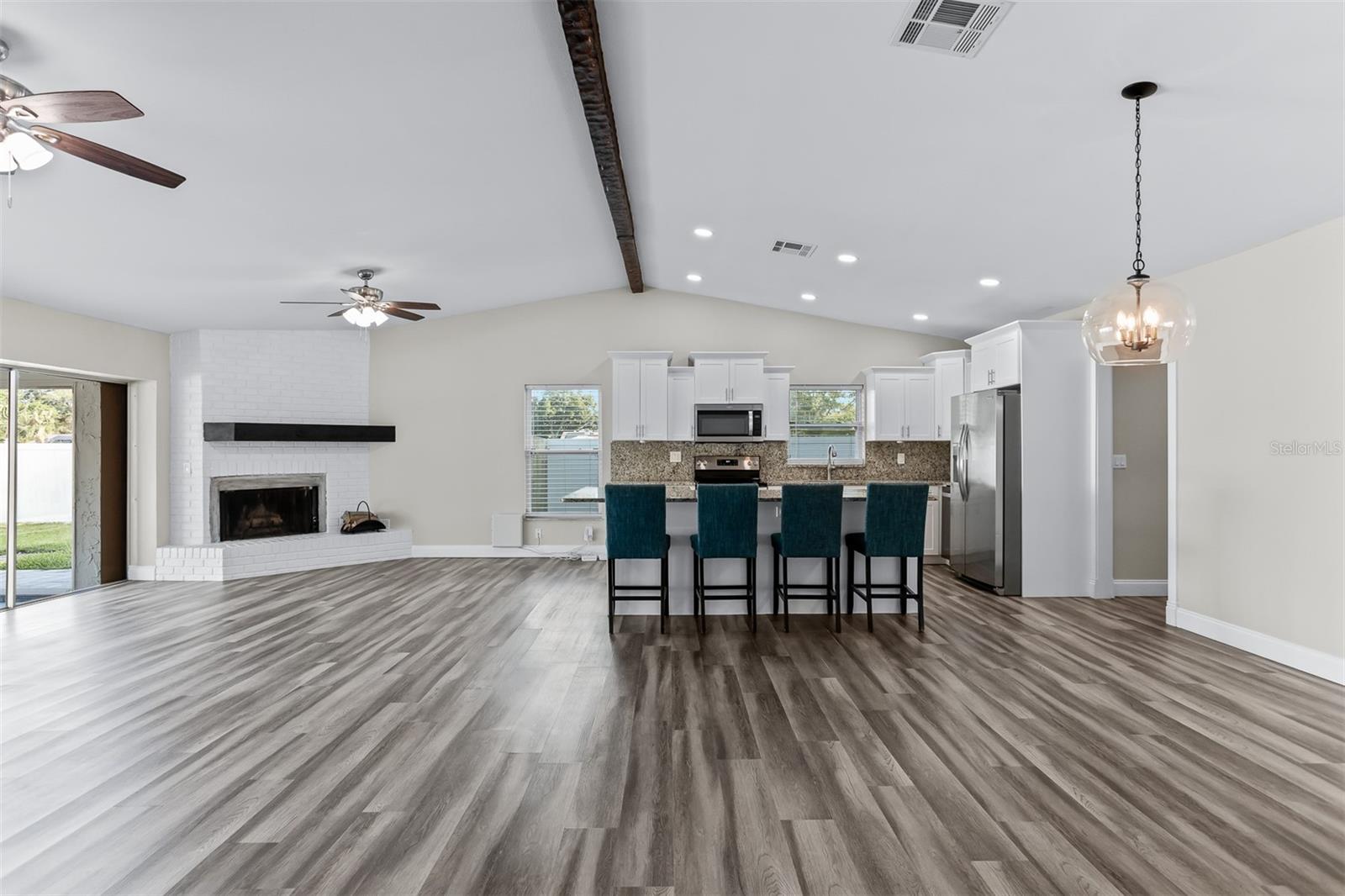 3276 FOX HILL DRIVE