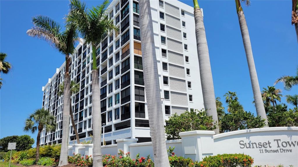 Photo of 11 Sunset Drive #105, Sarasota, FL 34236 (MLS # A4681841)