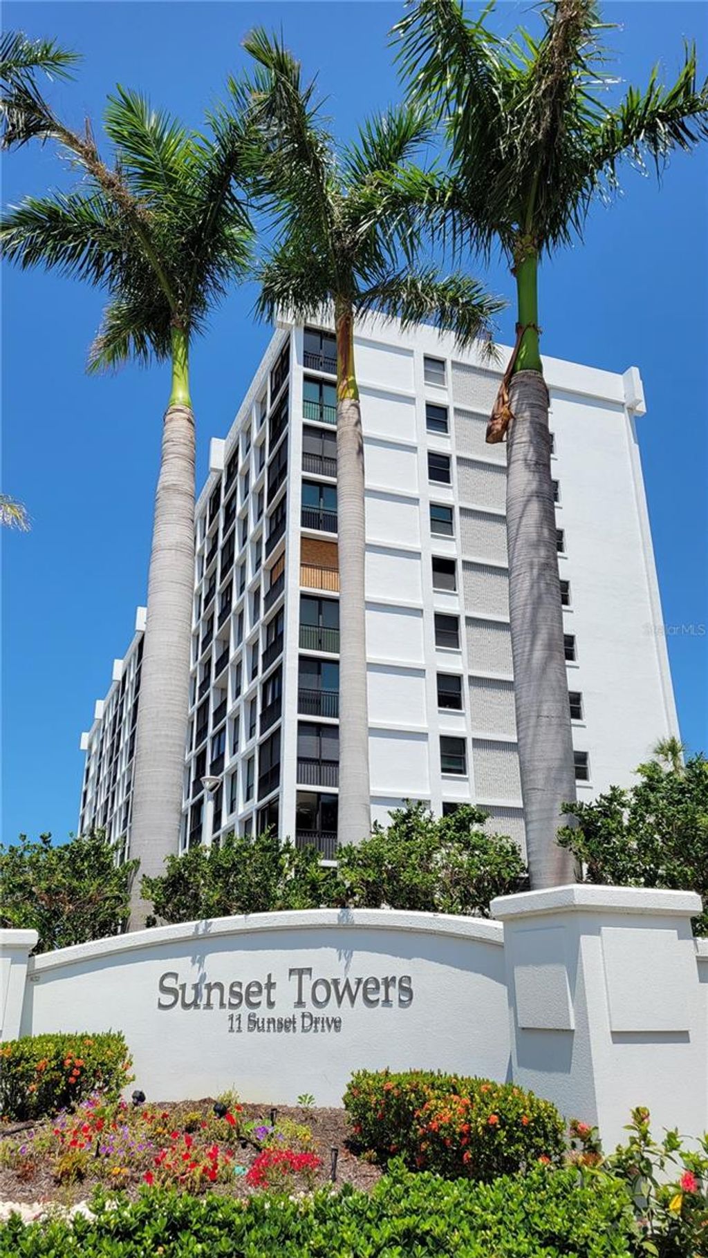 Photo of 11 Sunset Drive #105, Sarasota, FL 34236 (MLS # A4681841)