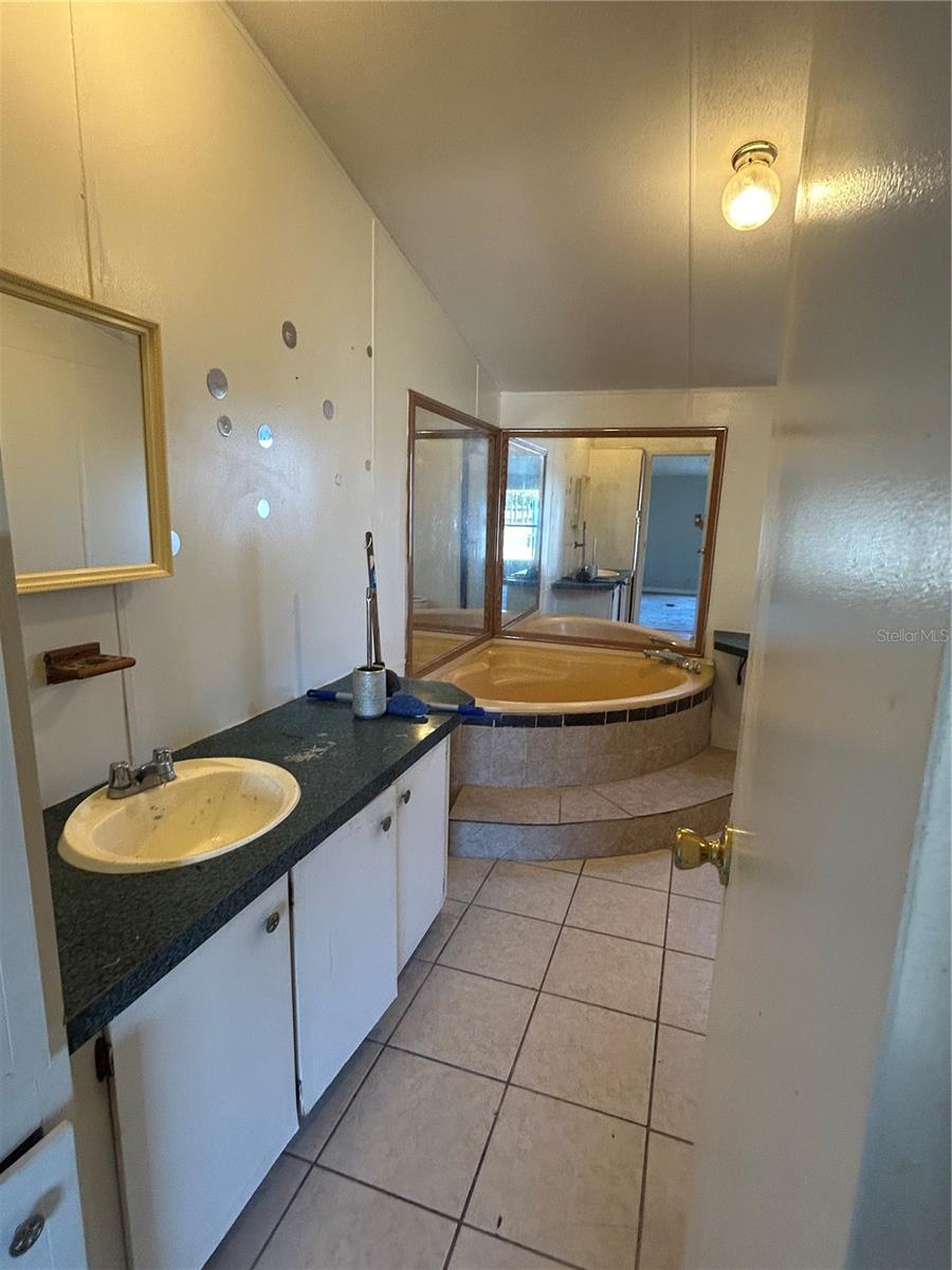 MEADOWS/BEAUTIFUL BRONSON - Residential