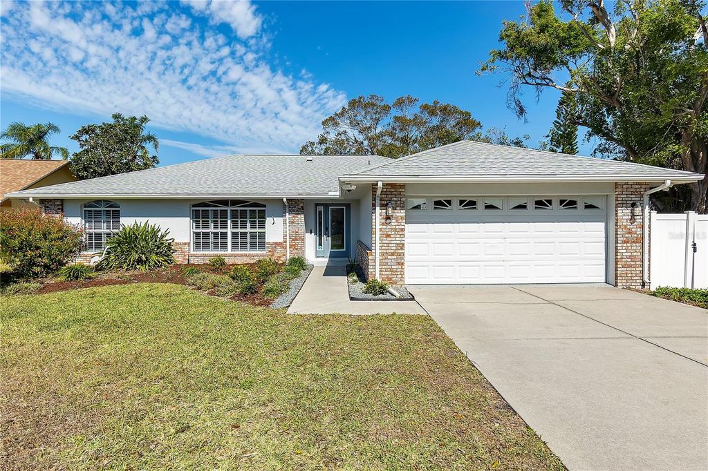 Photo of 911 Wee Burn Place, Sarasota, FL 34243 (MLS # A4663490)