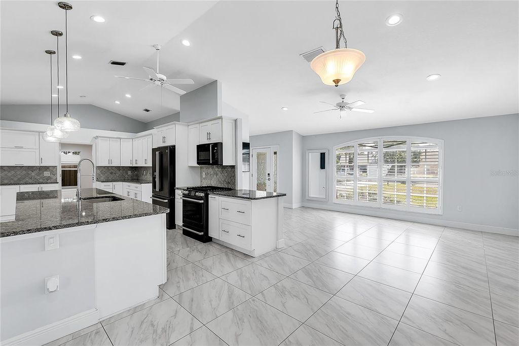 Photo of 911 Wee Burn Place, Sarasota, FL 34243 (MLS # A4663490)