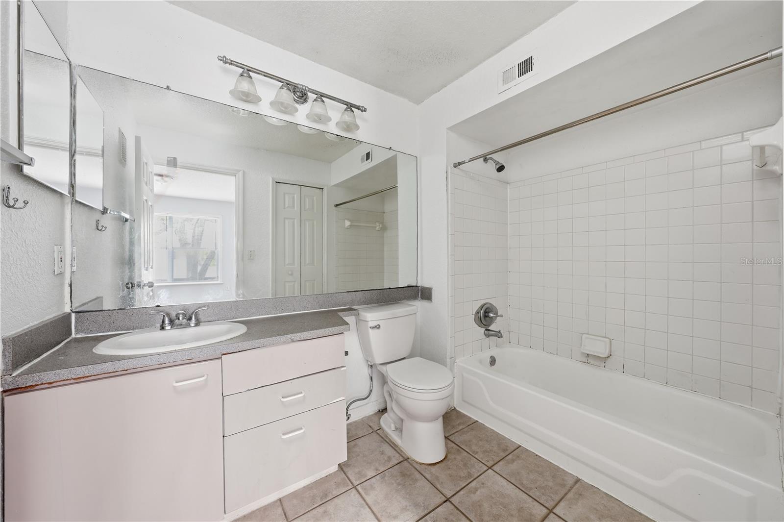 SAND LAKE PRIVATE RESIDENCES CONDO - Residential