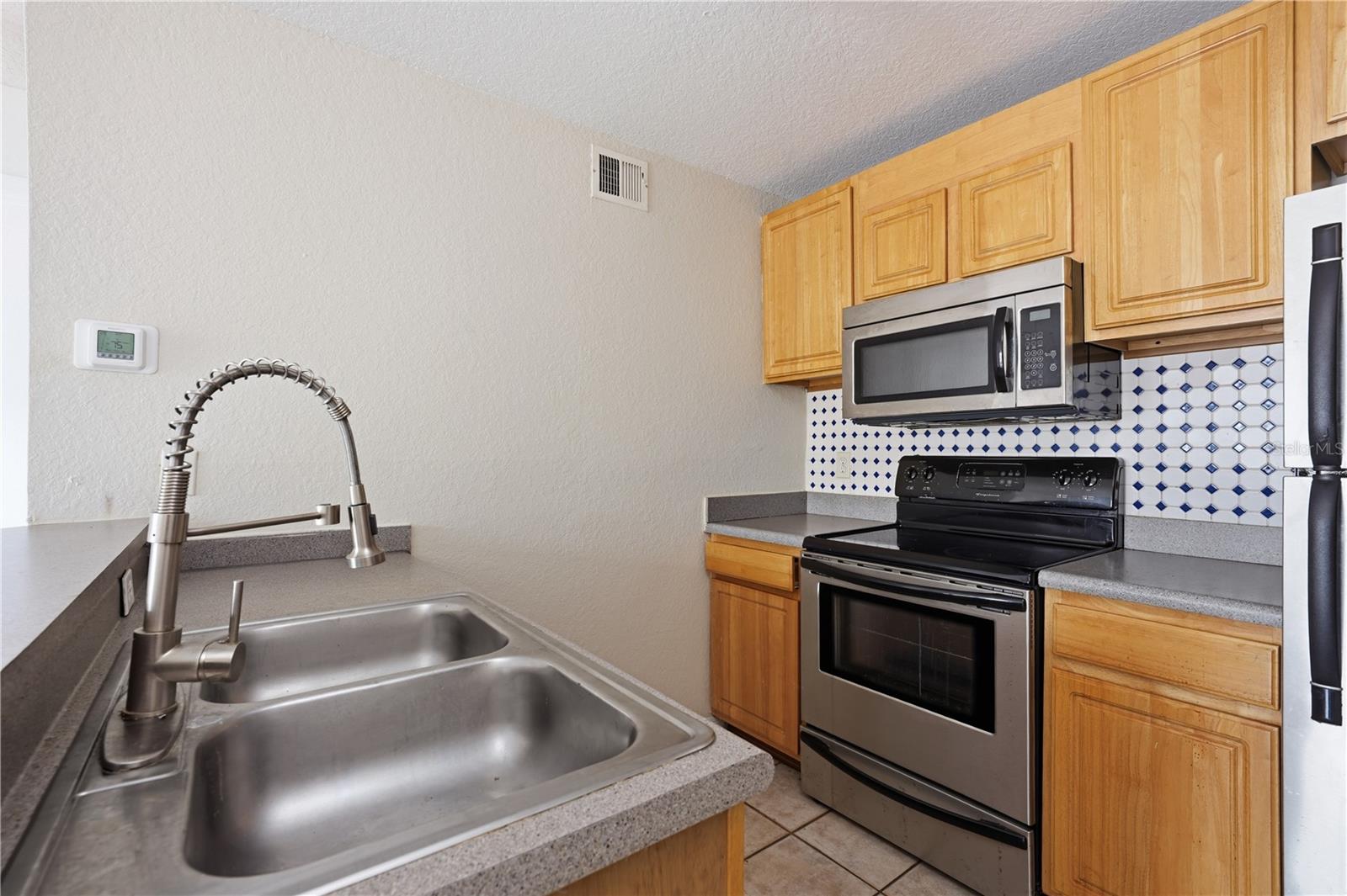 SAND LAKE PRIVATE RESIDENCES CONDO - Residential