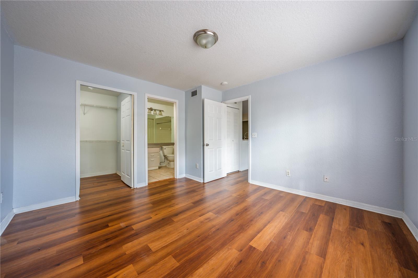 SAND LAKE PRIVATE RESIDENCES CONDO - Residential