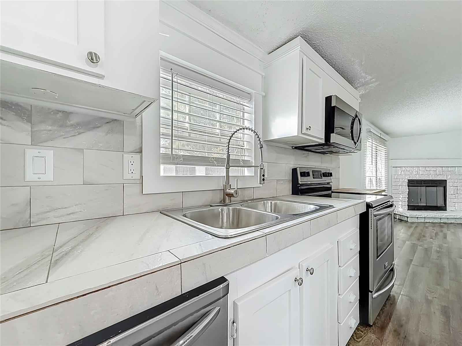 LAKE WEIR HARBOR ESTATE - Residential