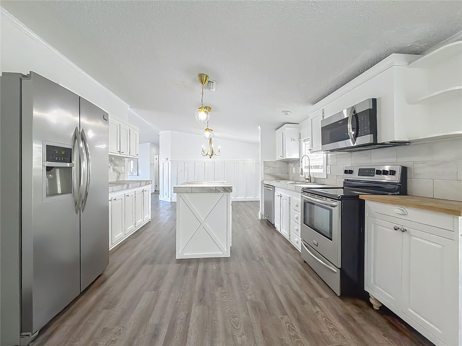 LAKE WEIR HARBOR ESTATE - Residential