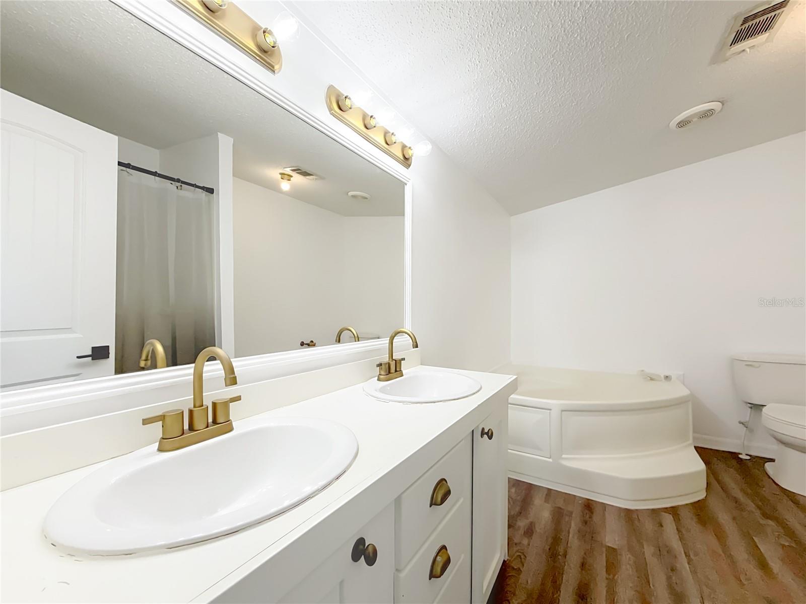 LAKE WEIR HARBOR ESTATE - Residential