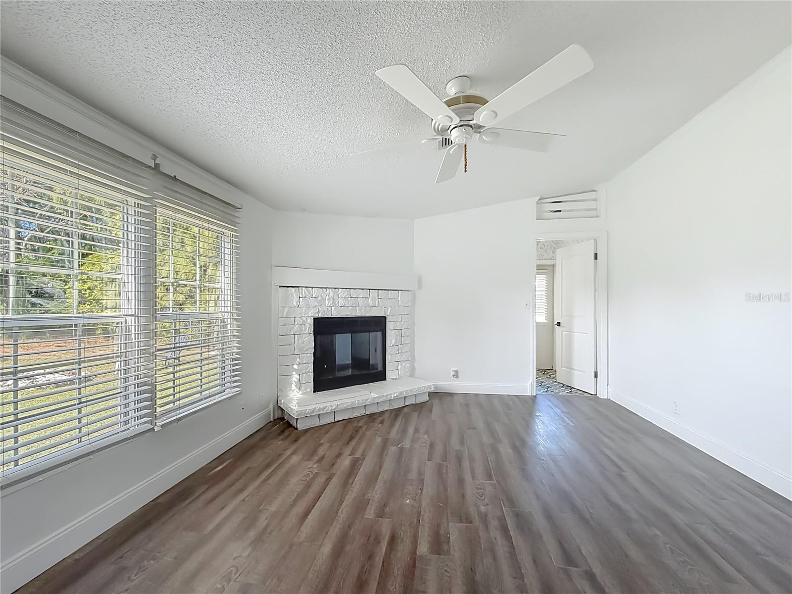 LAKE WEIR HARBOR ESTATE - Residential