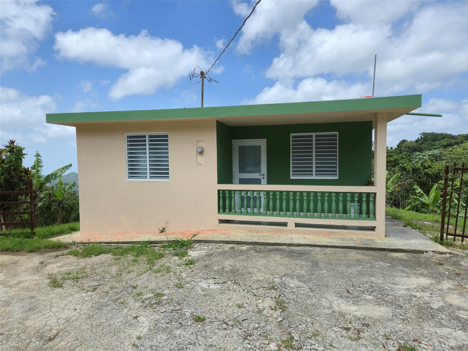 PR 723 KM 8.9 INT. HAYALES WARD
