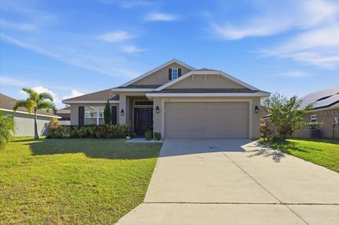 Photo of 1129 Legatto Loop, Dundee, FL 33838 (MLS # S5139462)