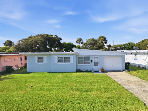 Photo of 414 Flushing Avenue, Daytona Beach, FL 32118 (MLS # V4950887)