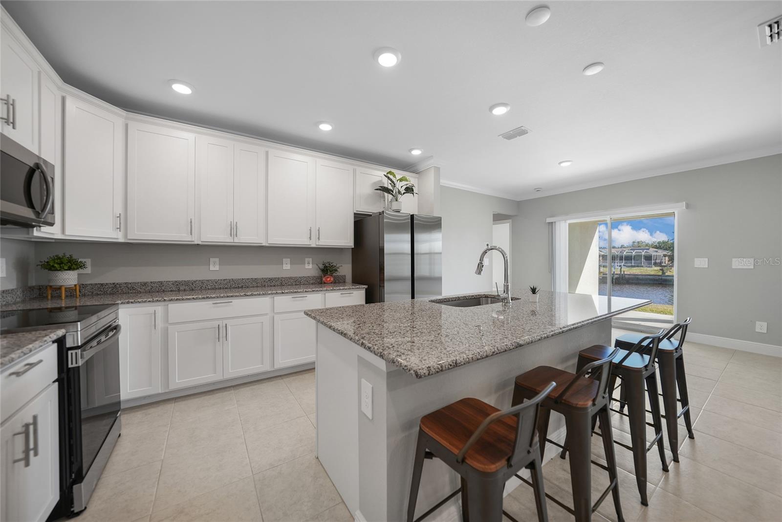 521 W TARPON BOULEVARD NW