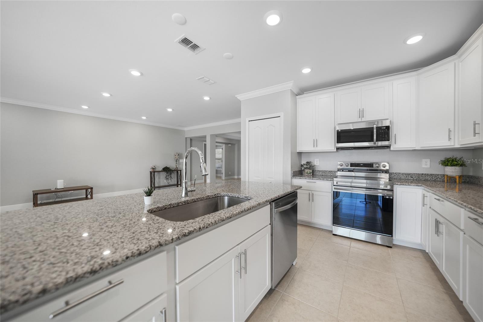 521 W TARPON BOULEVARD NW