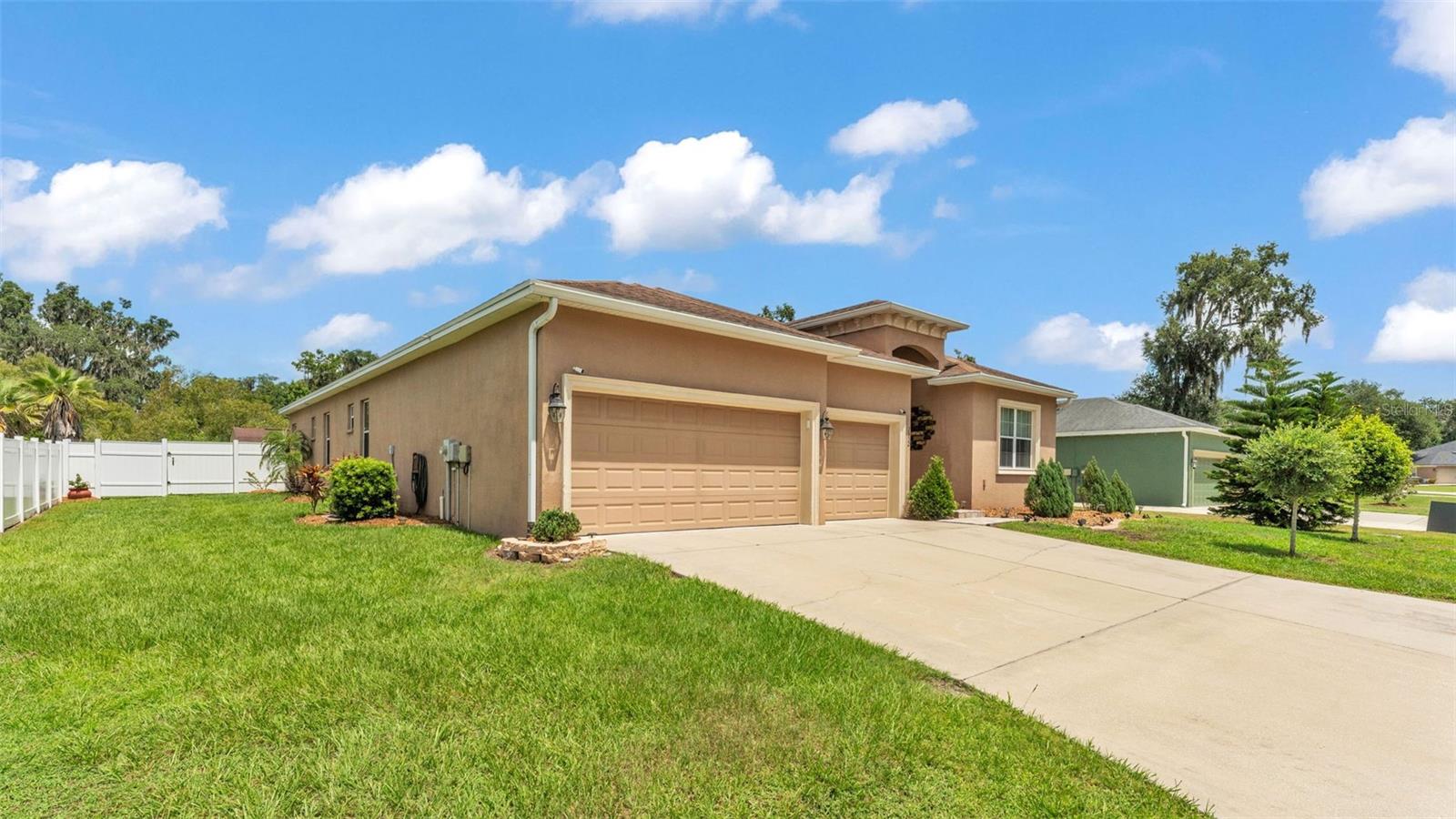 BLACKWATER OAKS - Residential