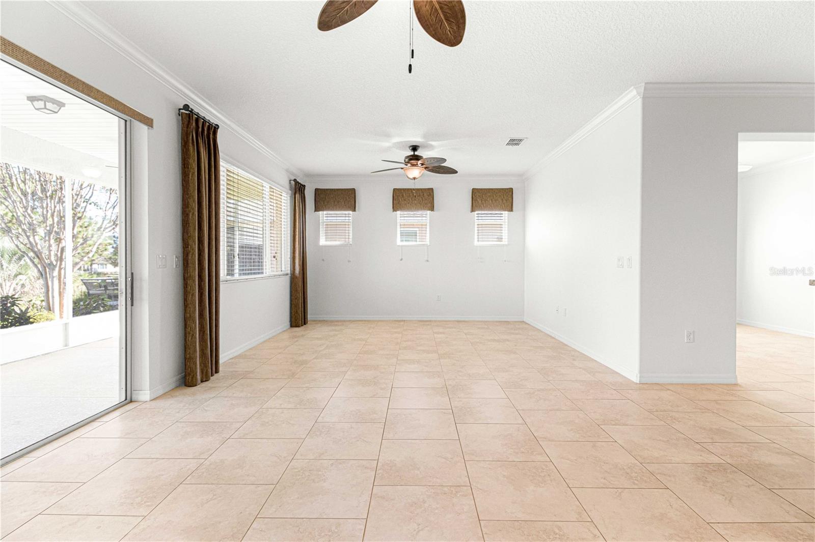 ON TOP OF THE WORLD - Residential