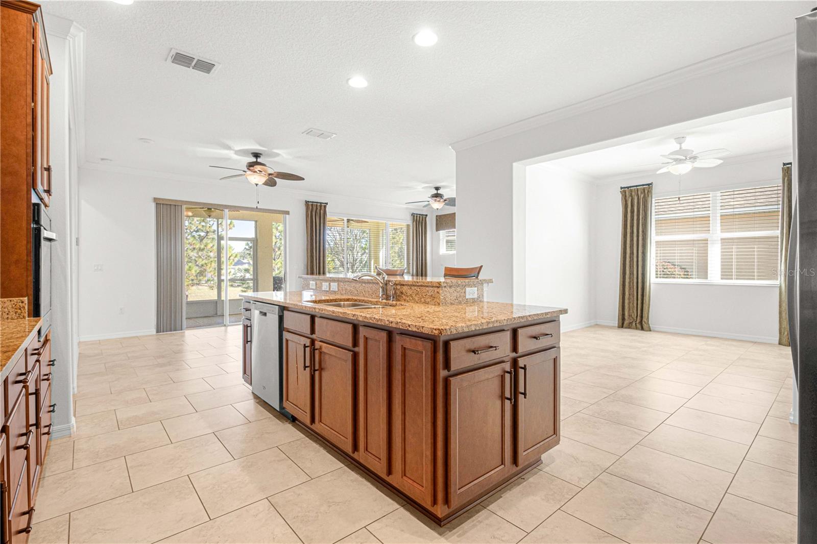 ON TOP OF THE WORLD - Residential