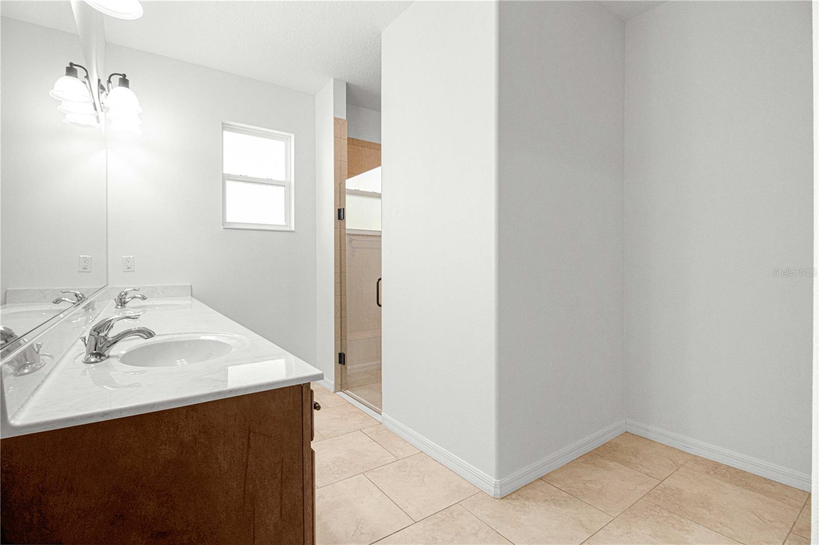 ON TOP OF THE WORLD - Residential