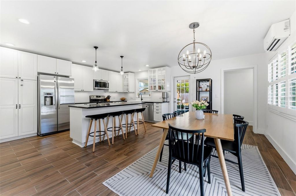 Photo of 3905 W Pearl Avenue, Tampa, FL 33611 (MLS # TB8525191)