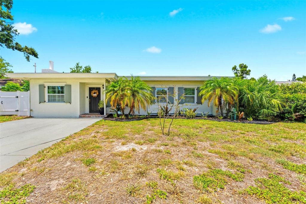 Photo of 3905 W Pearl Avenue, Tampa, FL 33611 (MLS # TB8525191)