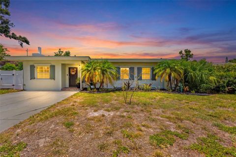 Photo of 3905 W Pearl Avenue, Tampa, FL 33611 (MLS # TB8525191)