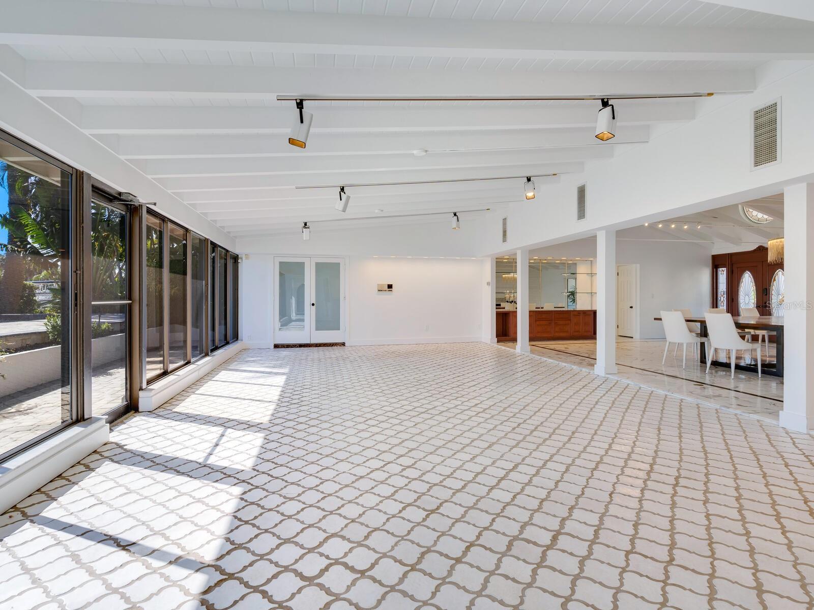 BAY ISLAND SHORES - Residential