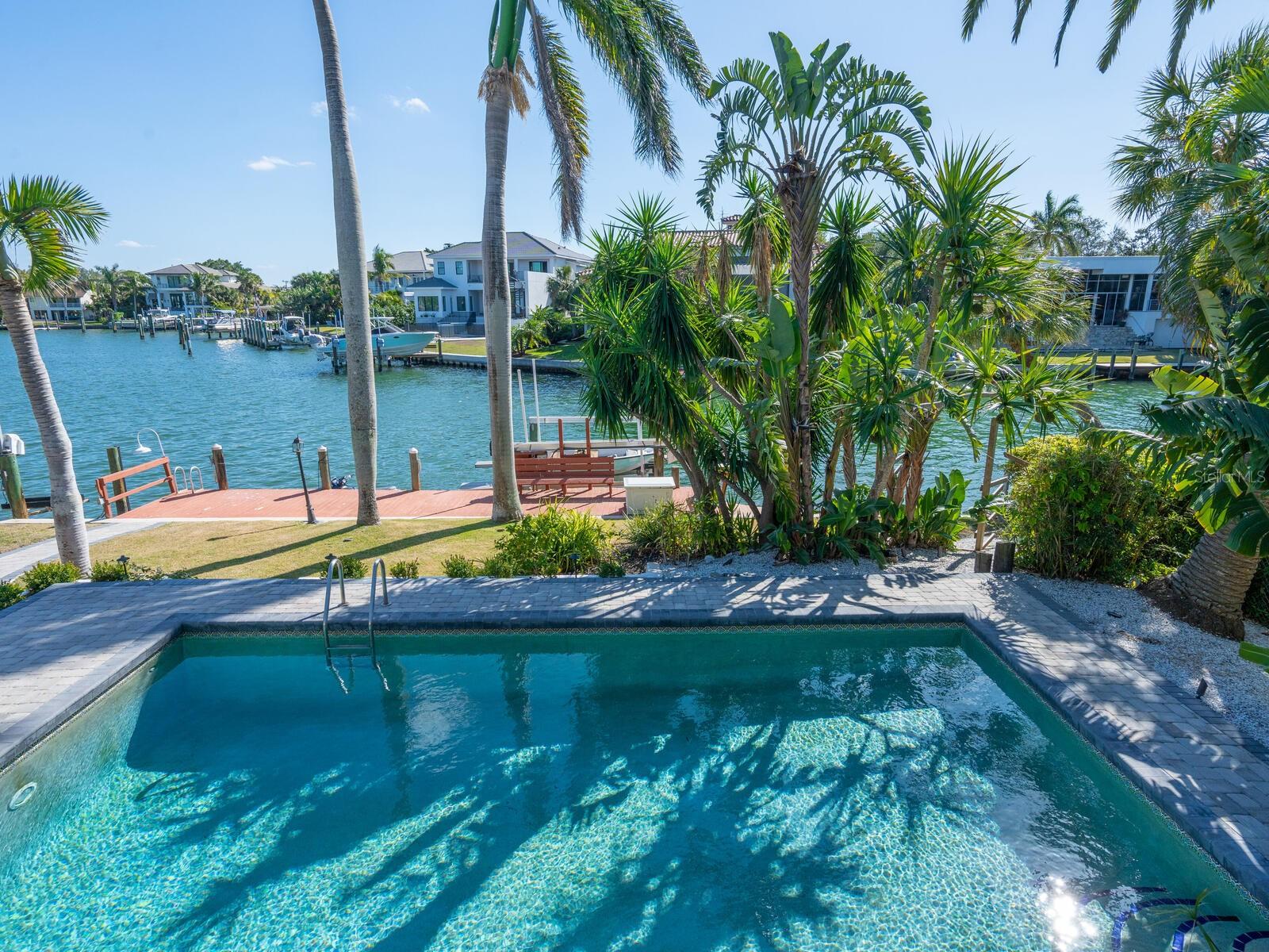 BAY ISLAND SHORES - Residential