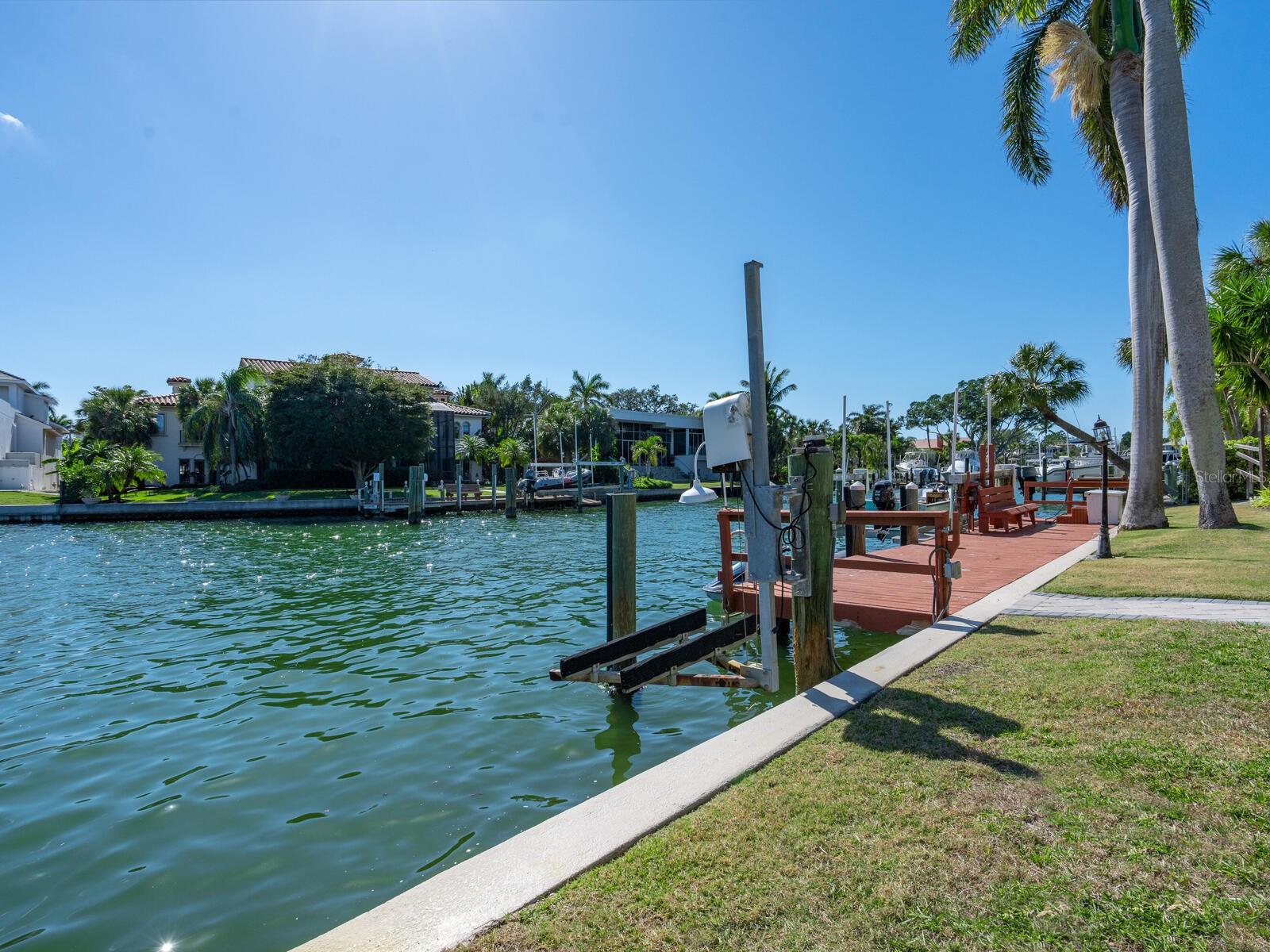 BAY ISLAND SHORES - Residential