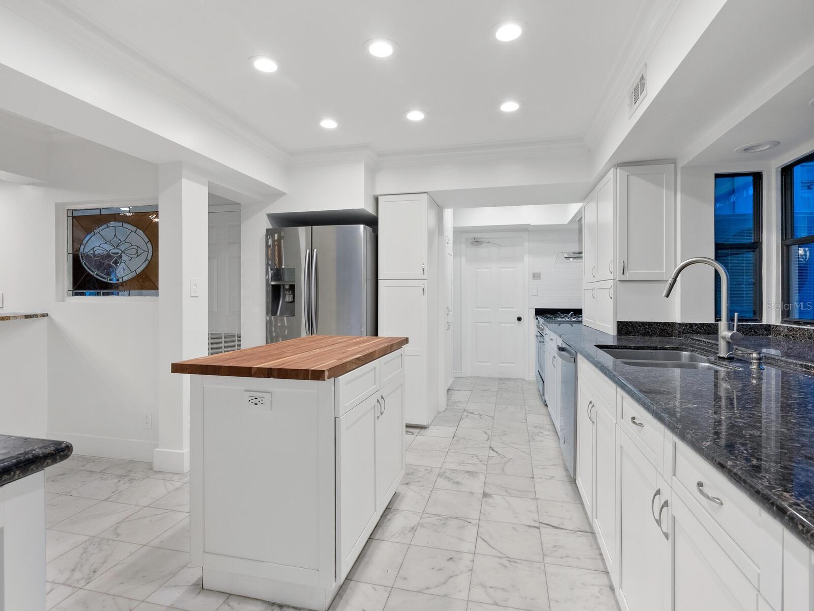 BAY ISLAND SHORES - Residential