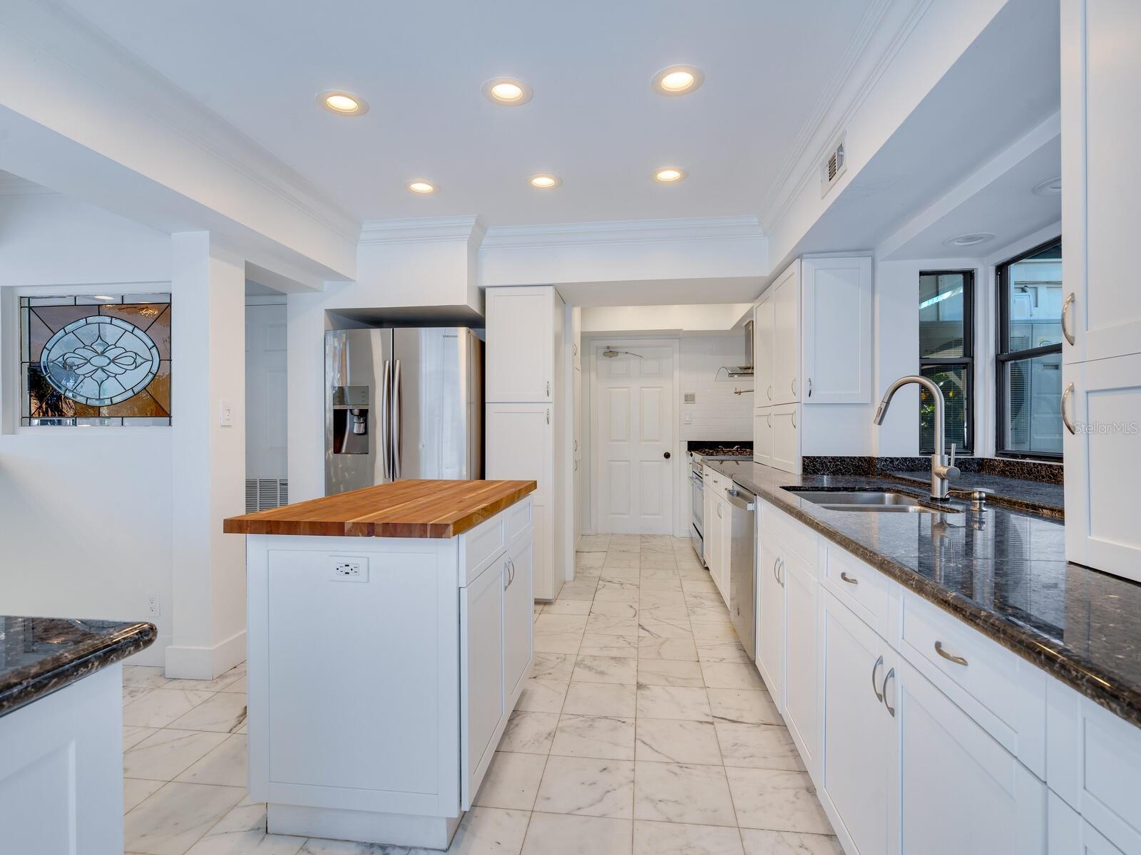 BAY ISLAND SHORES - Residential