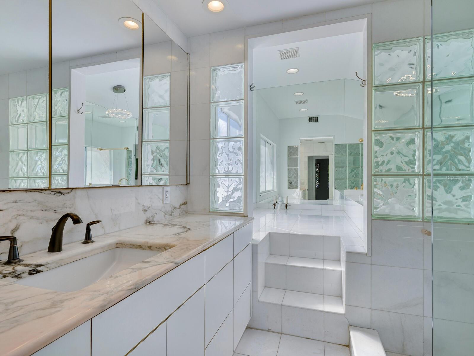 BAY ISLAND SHORES - Residential