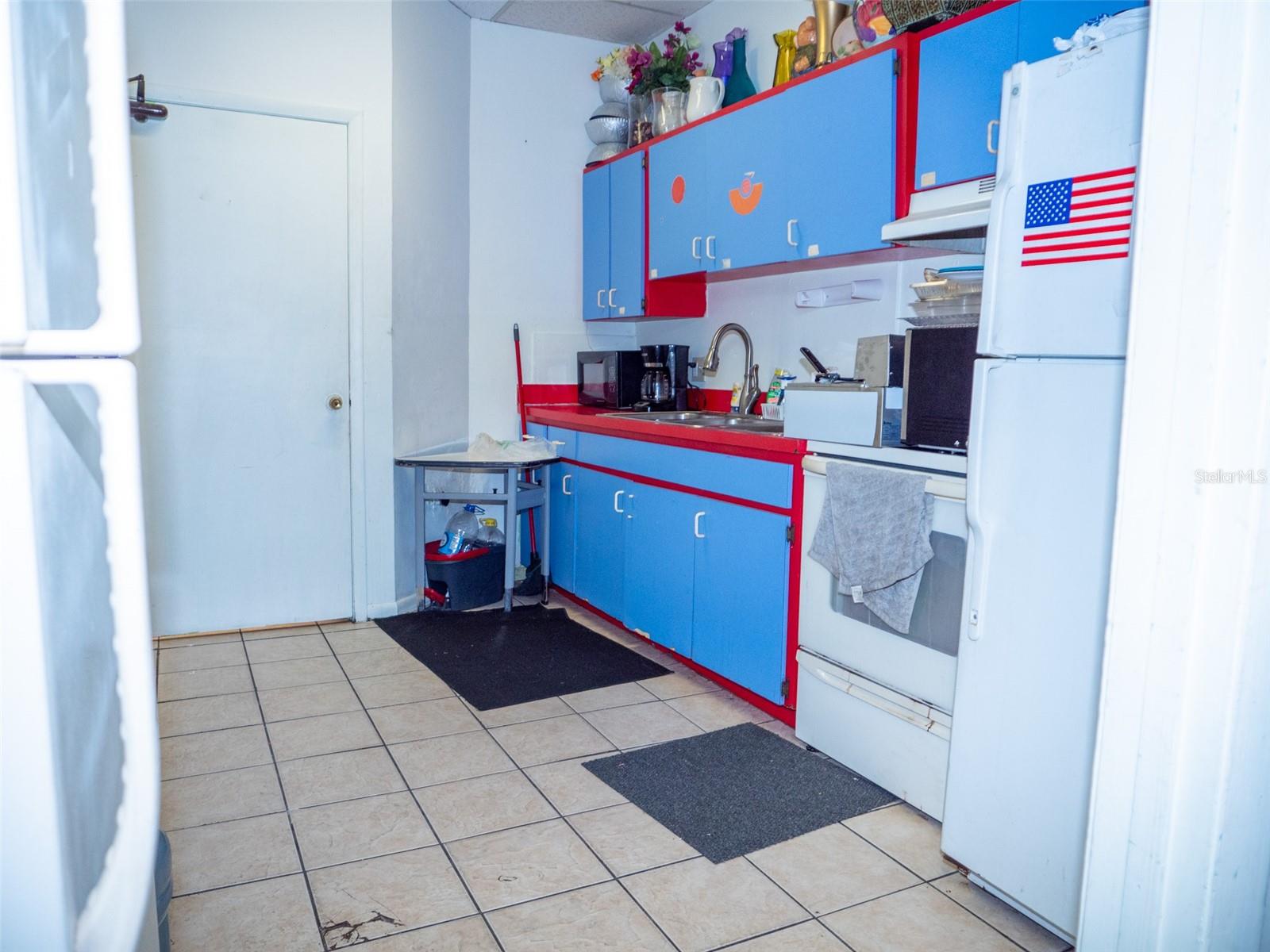 GOODS ADD TO TAMPA - Commercial Sale