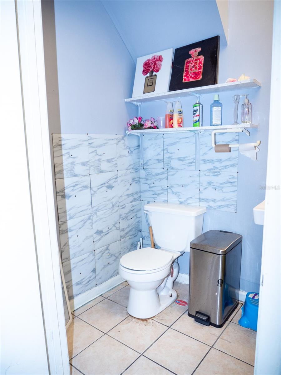 GOODS ADD TO TAMPA - Commercial Sale