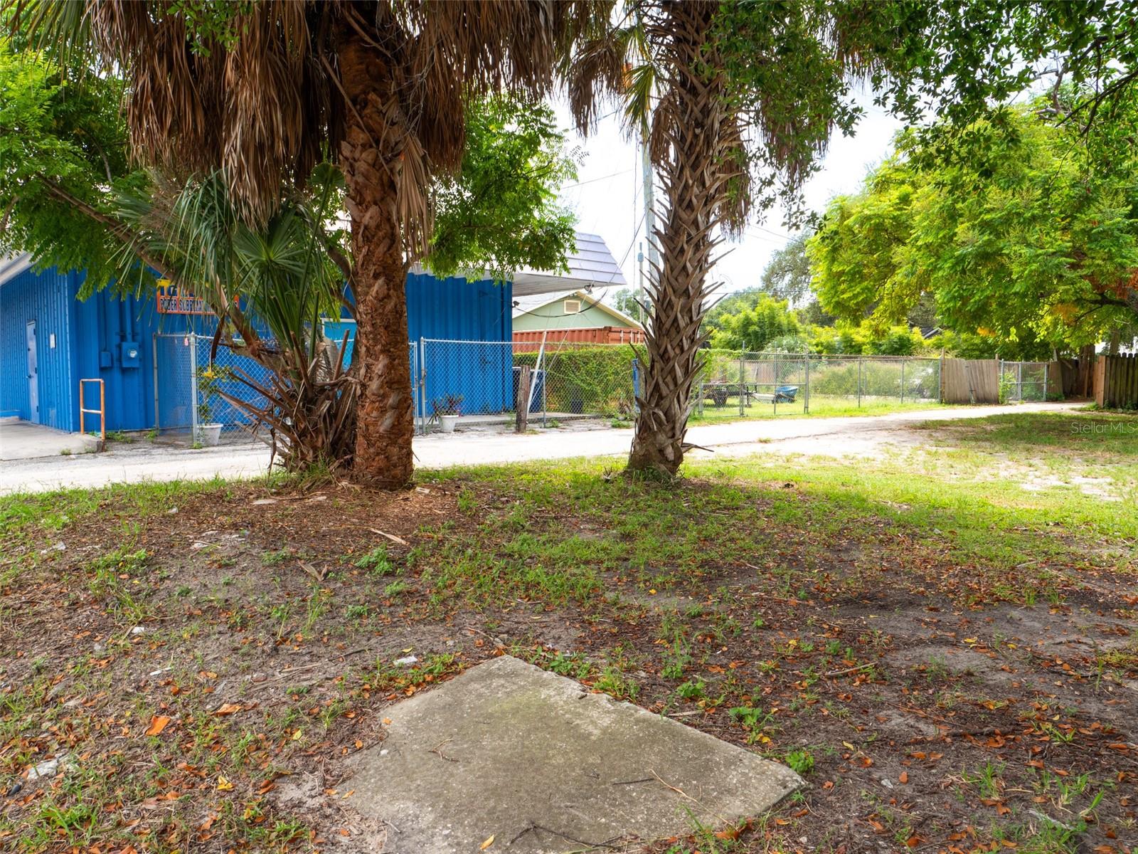 GOODS ADD TO TAMPA - Commercial Sale