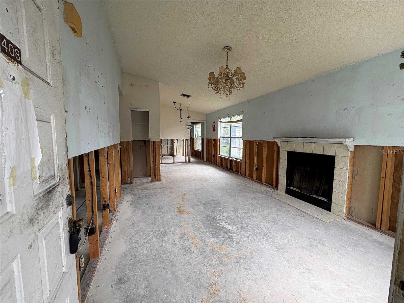 408 NORTHLAKE DRIVE