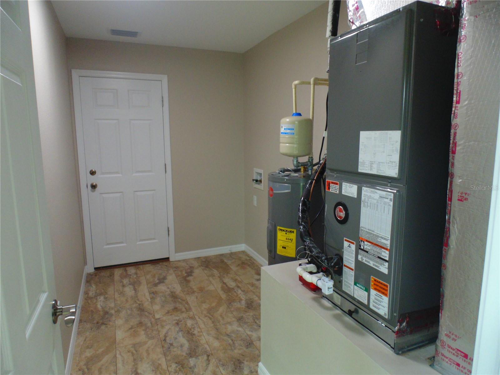 PALM CAY - Residential