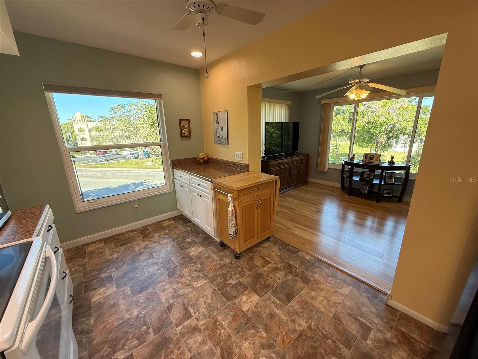 ON TOP OF THE WORLD - Residential