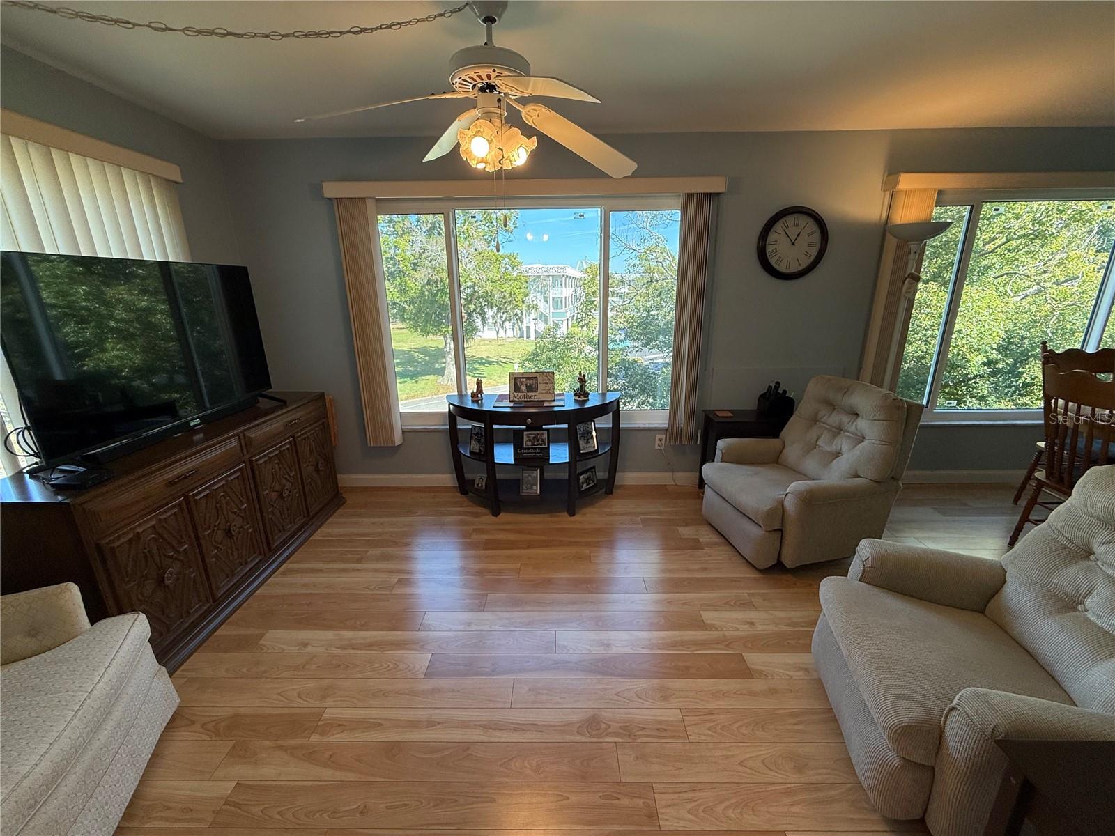 ON TOP OF THE WORLD - Residential