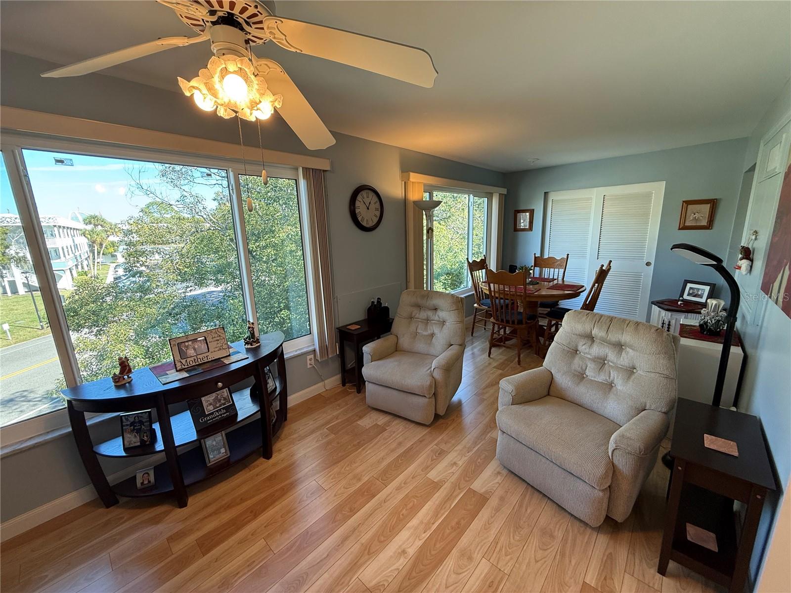 ON TOP OF THE WORLD - Residential