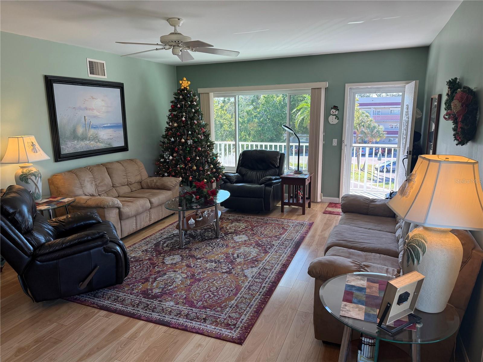 ON TOP OF THE WORLD - Residential