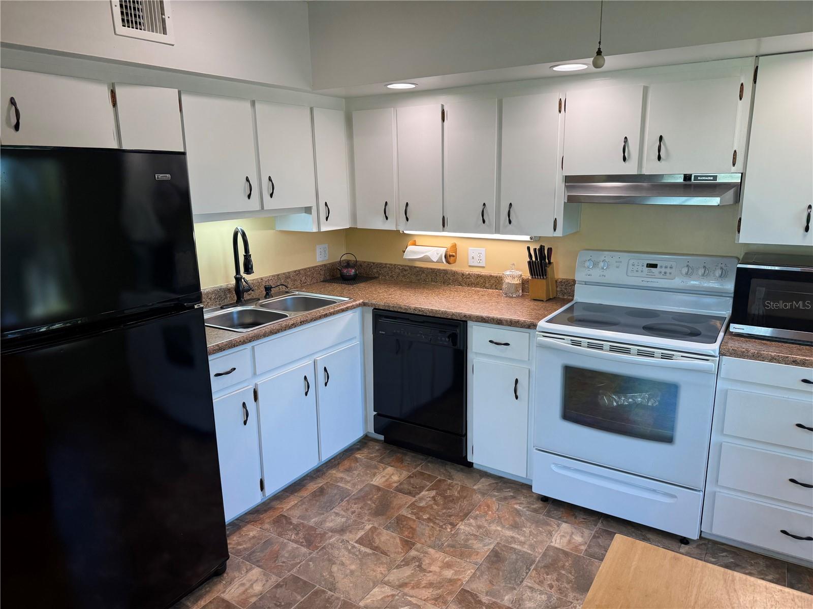 ON TOP OF THE WORLD - Residential