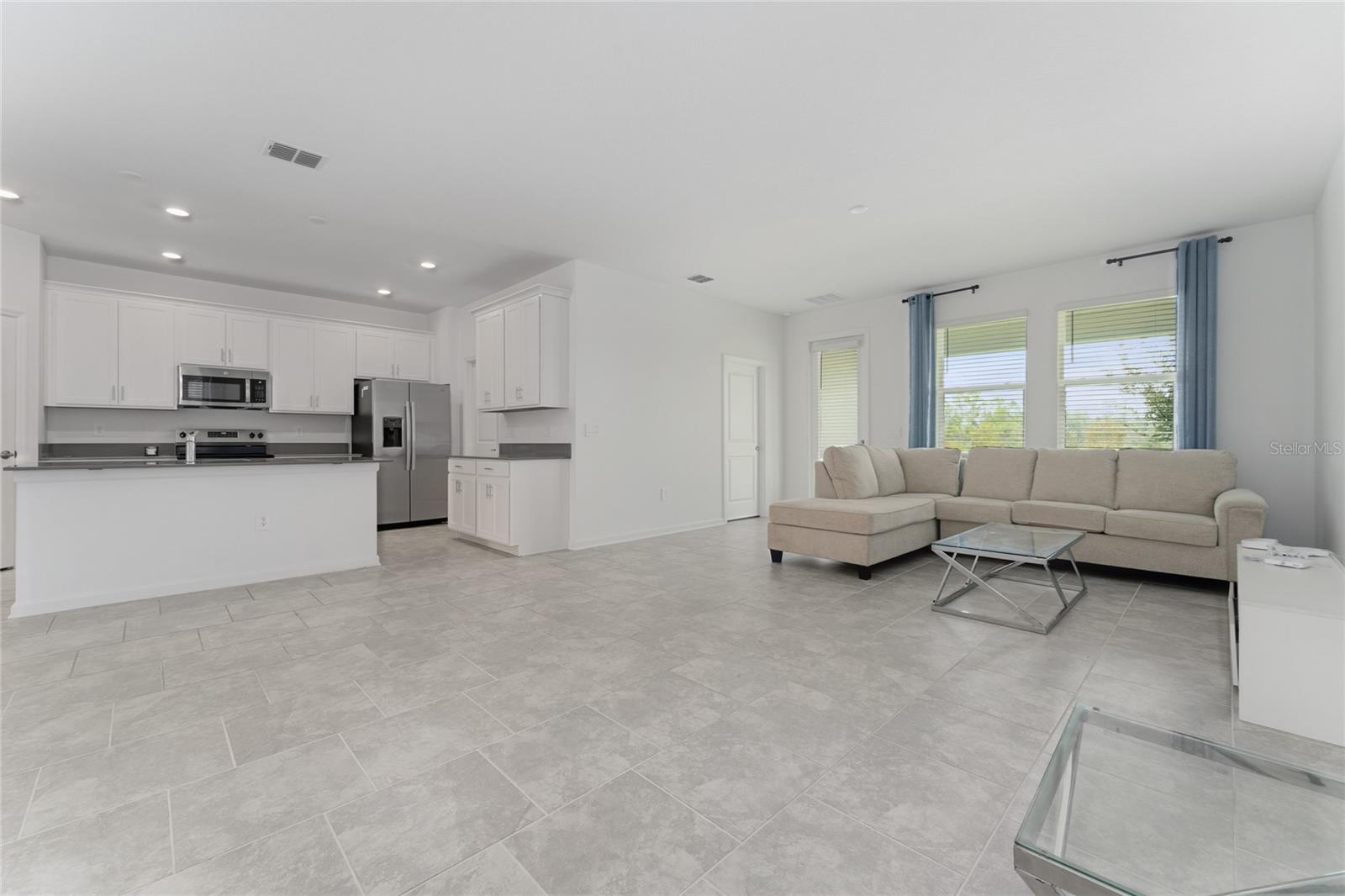 CHAMPIONS POINTE 50S - Residential Lease