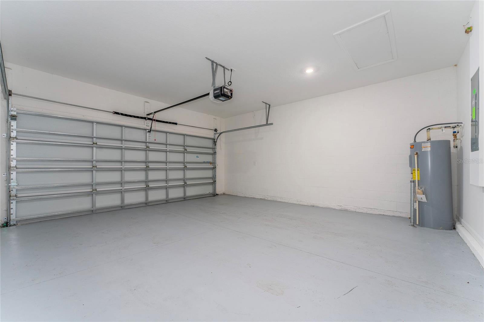 CHAMPIONS POINTE 50S - Residential Lease