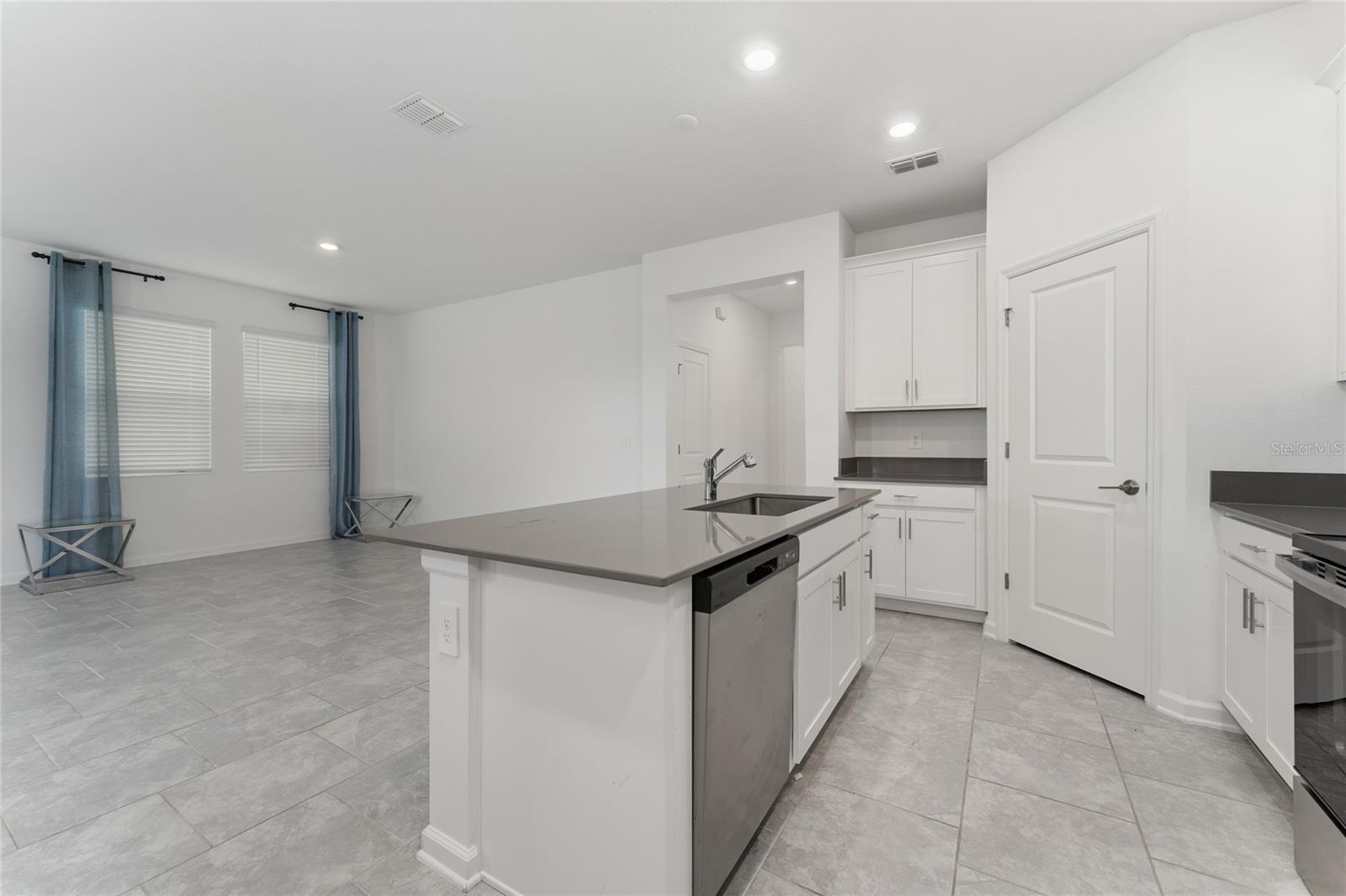 CHAMPIONS POINTE 50S - Residential Lease