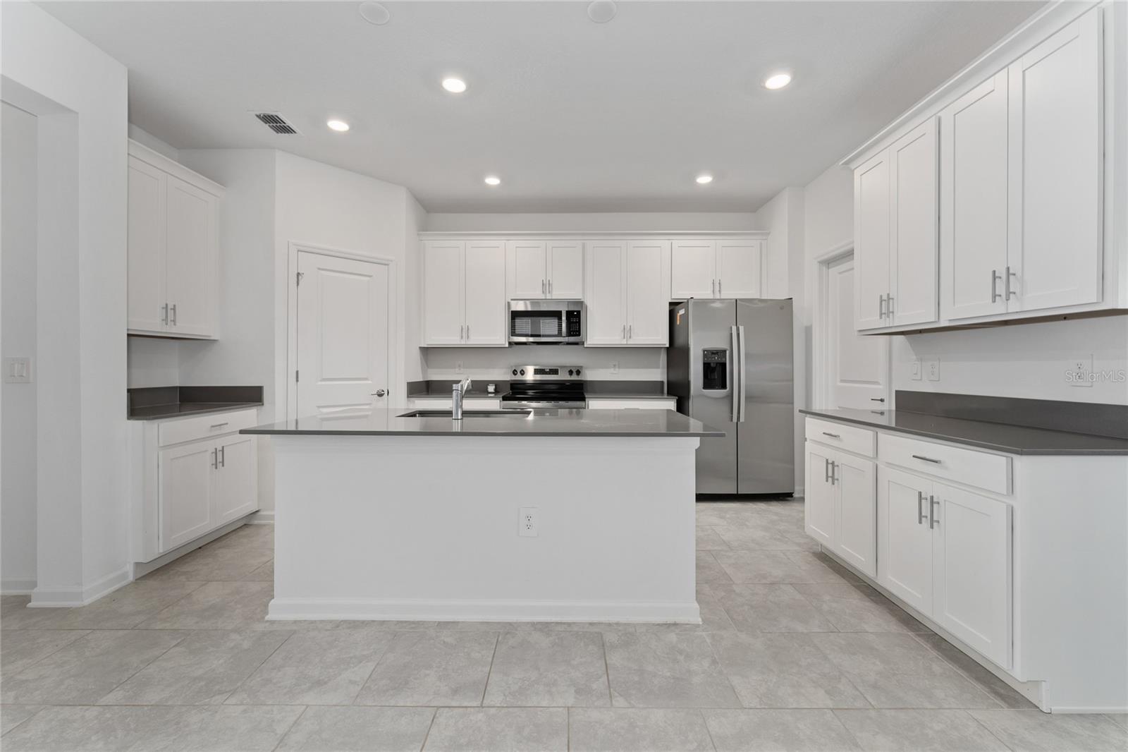 CHAMPIONS POINTE 50S - Residential Lease