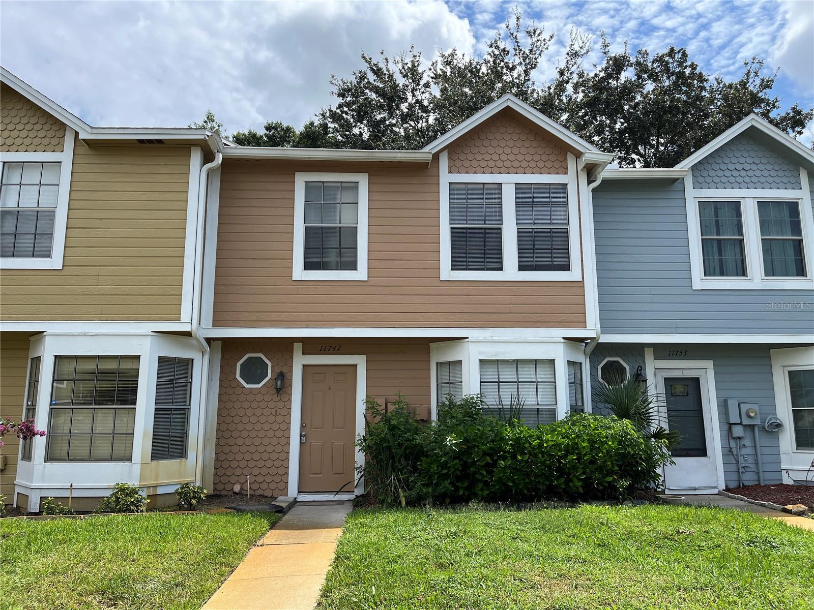 A well-maintained community at The Towns in Whisper Lakes. This two story townhouse offers 2 bedrooms and 2.5 bath with a Living & Dinning room combo. First floor is tile and both rooms/stairs are new carpet. Enjoy your morning coffee in the eat-in kitchen. The living room with sliding glass doors leading out to Lake view. 15 minutes to airport, Disney, Universal. Within 5 minutes to 528, 417, I-4 and Sea World. Great location!
Proof of Renters Insurance Policy is required to rent this property.