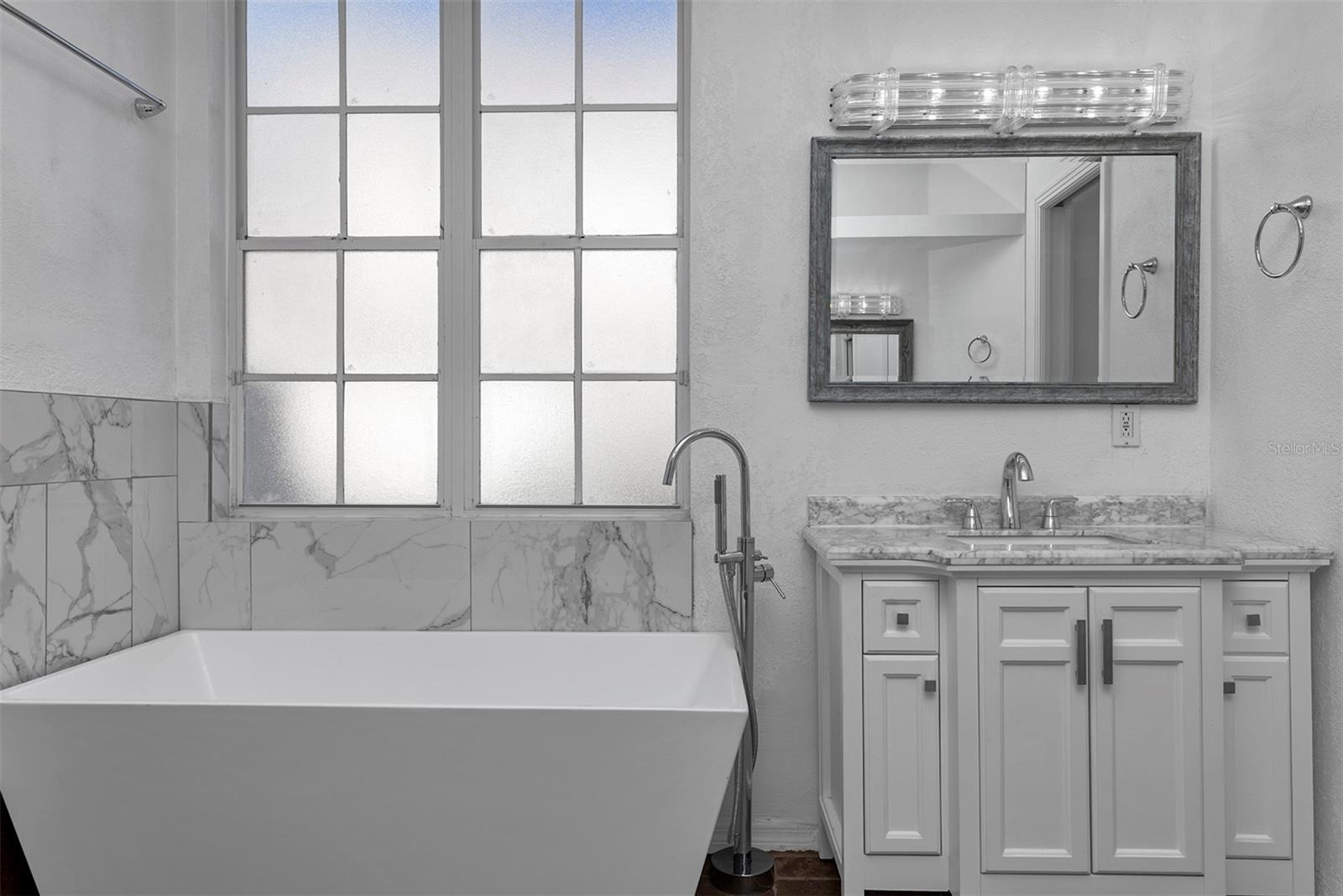 HUNTERS CREEK TR 200-215 PH 01 - Residential