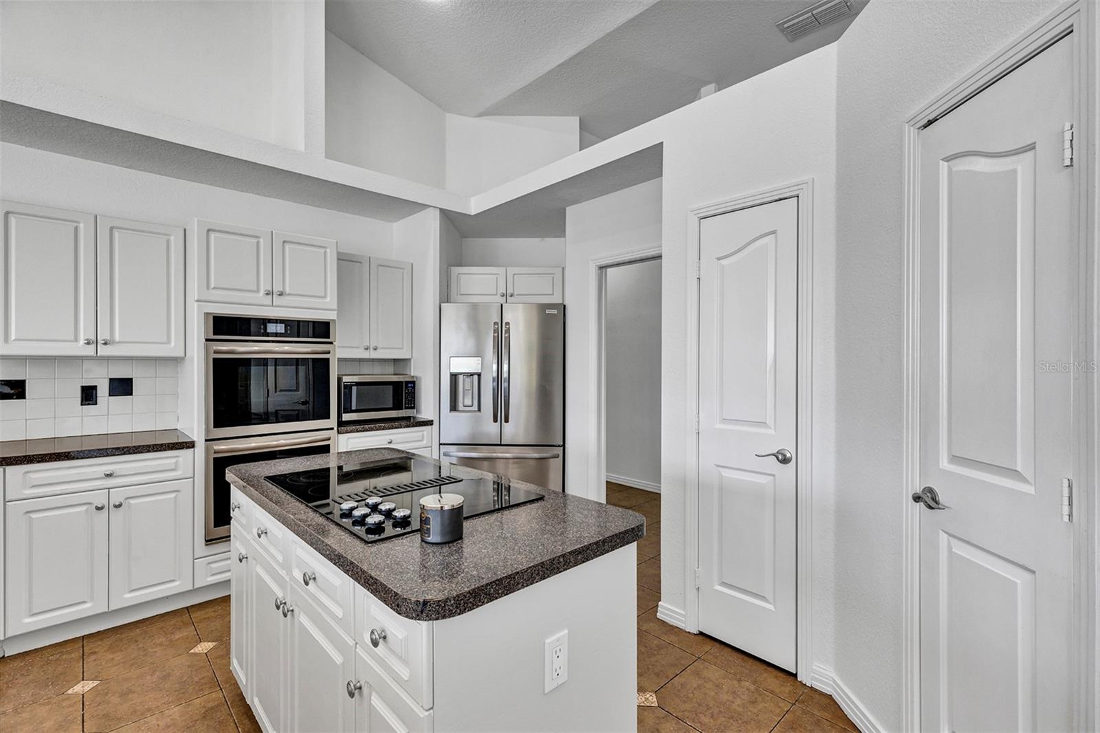 HUNTERS CREEK TR 200-215 PH 01 - Residential