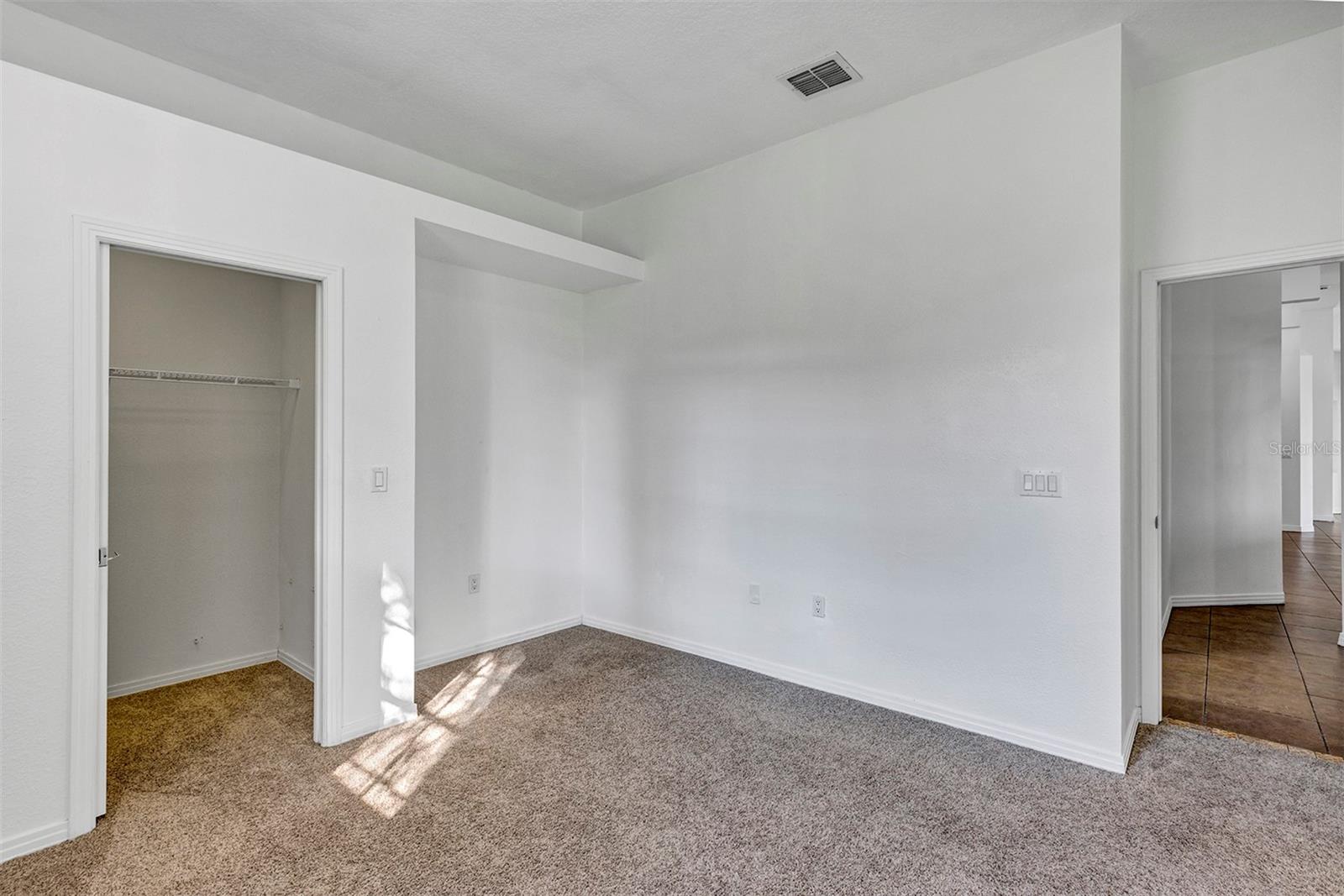 HUNTERS CREEK TR 200-215 PH 01 - Residential