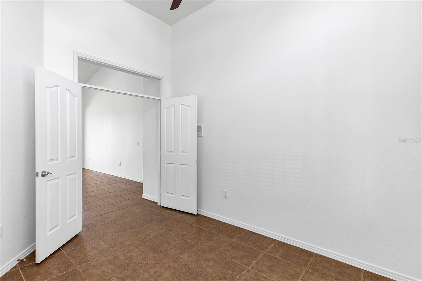 HUNTERS CREEK TR 200-215 PH 01 - Residential